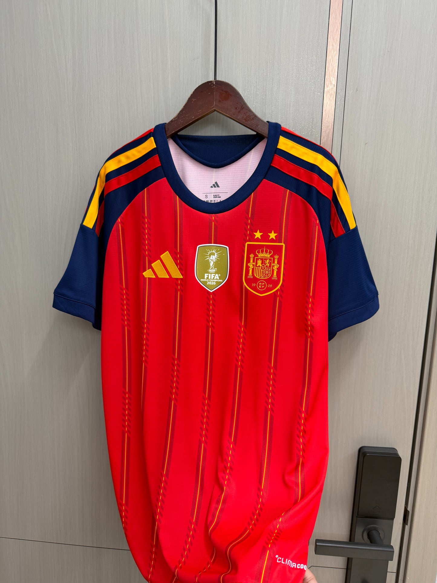 Camiseta España dos estrellas Local Mundial 2026 parche campeón (Tallas S-4XL)
