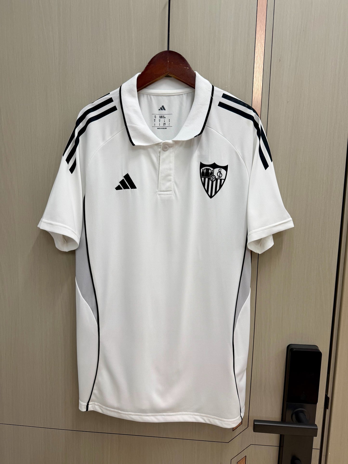 Polo Sevilla 25/26 blanco (tallas S-2XL)