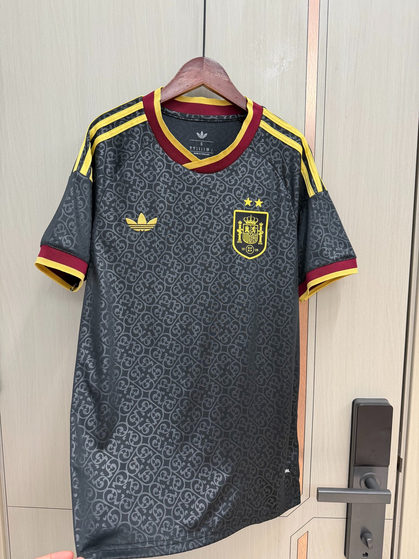 Camiseta España dos estrellas Mundial 2026 negra (solo versión fans) (tallas S-4XL)