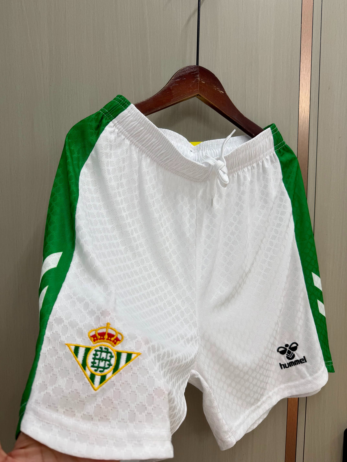 Pantalon corto Betis 26-27 Local (tallas S-XXL)