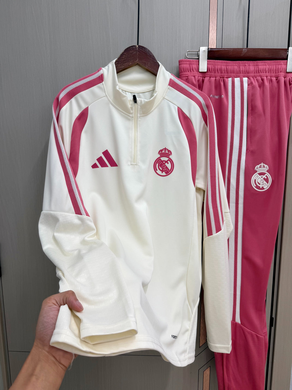 Chandal Real Madrid 26-27 blanco con rosa (tallas S-2XL)