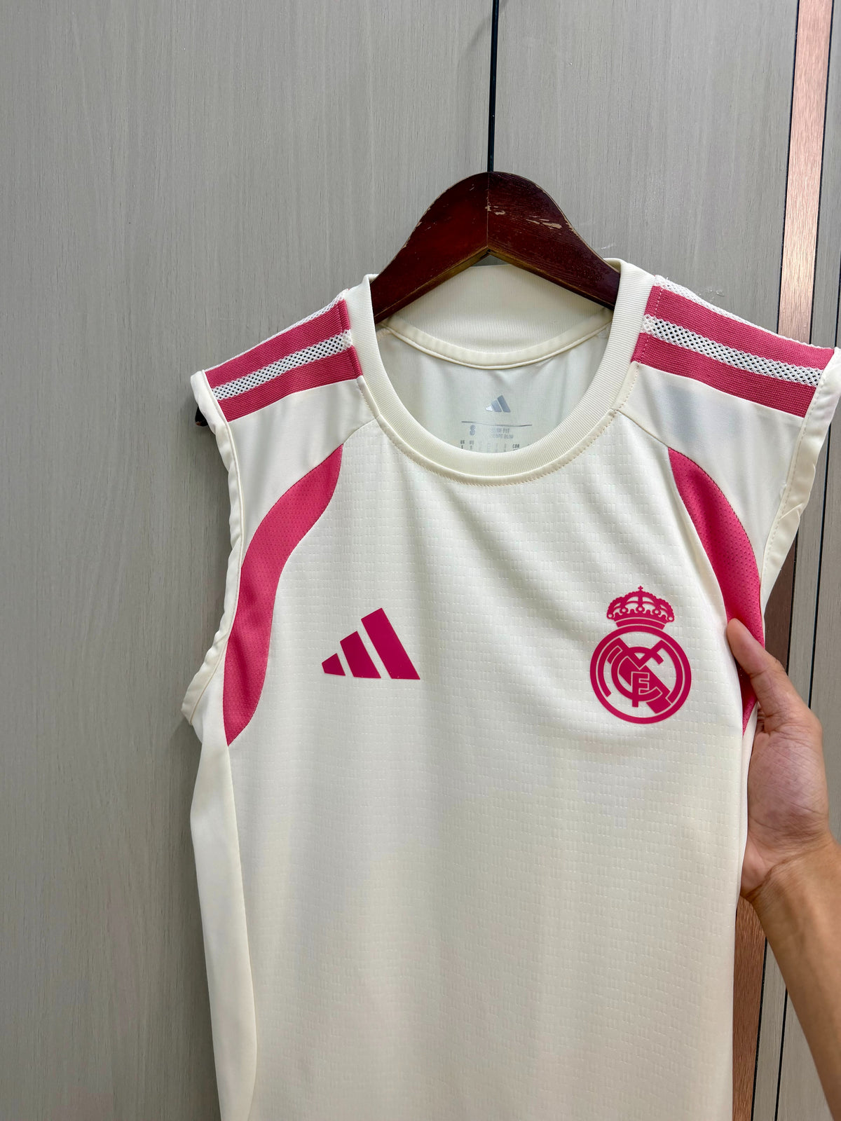 Conjunto sin mangas Real Madrid 26-27 blanco con rosa (tallas S-XXL)