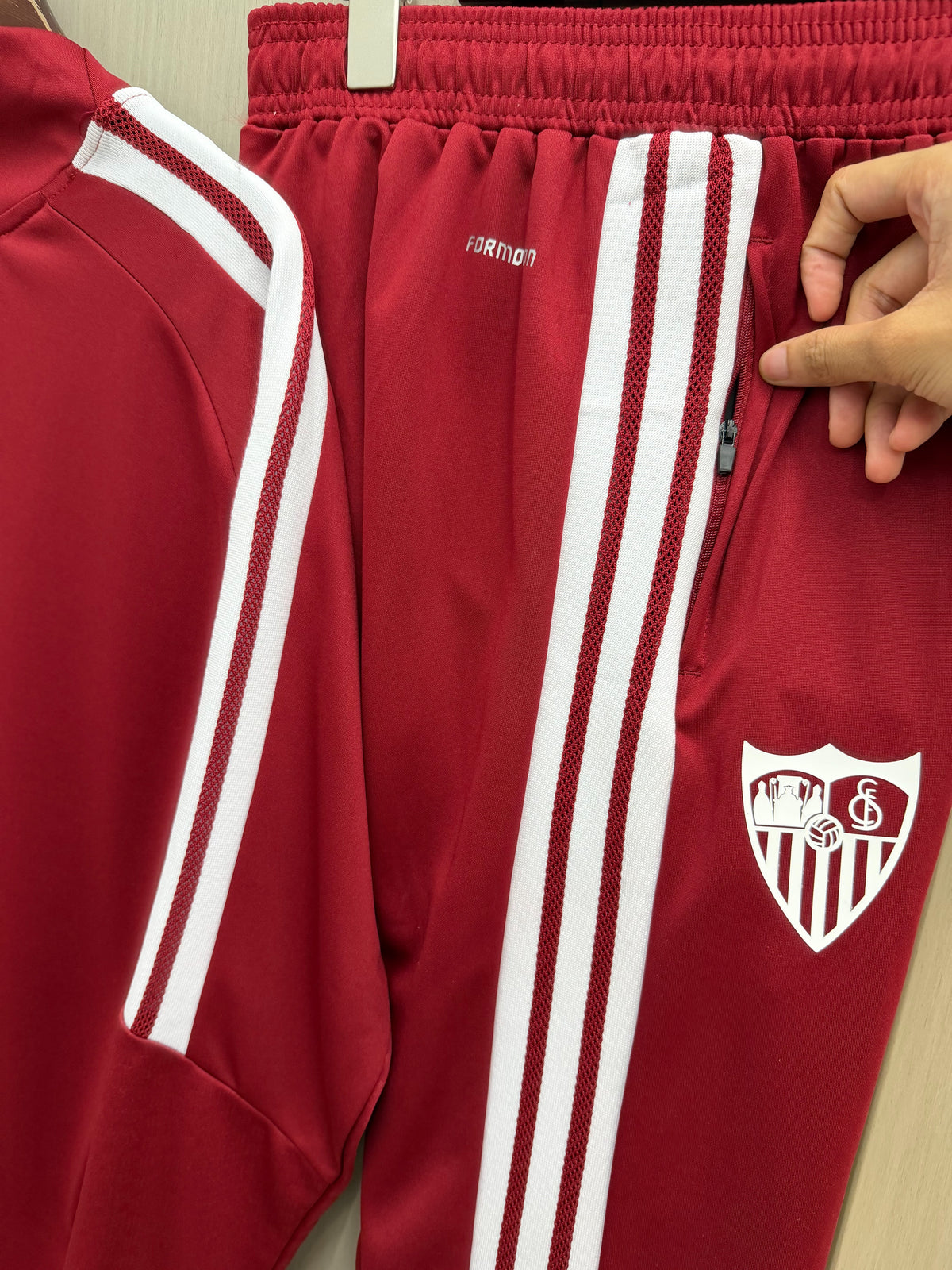 Chandal Sevilla 26-27 (tallas S-2XL)