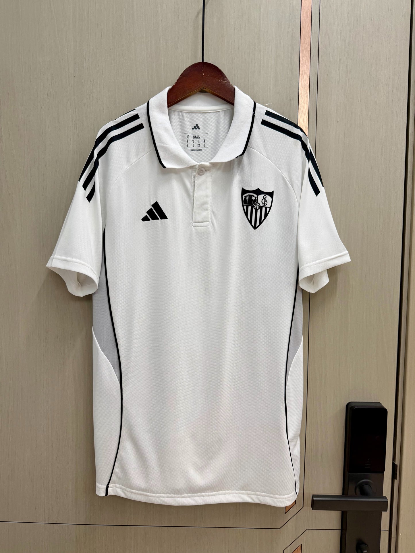 Polo Sevilla 25/26 blanco (tallas S-2XL)