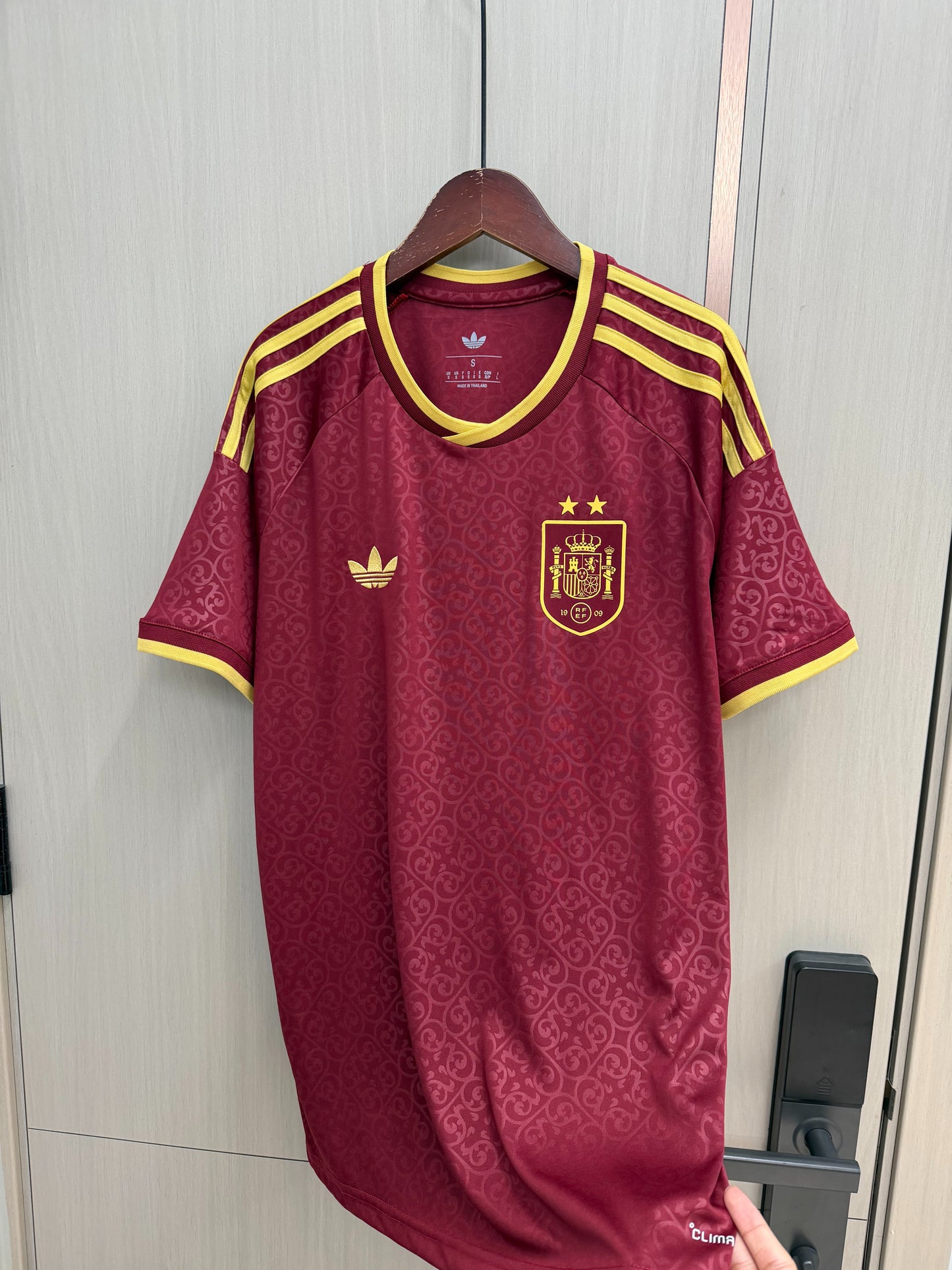 Camiseta España dos estrellas Mundial 2026 granate (solo versión fans) (tallas S-4XL)