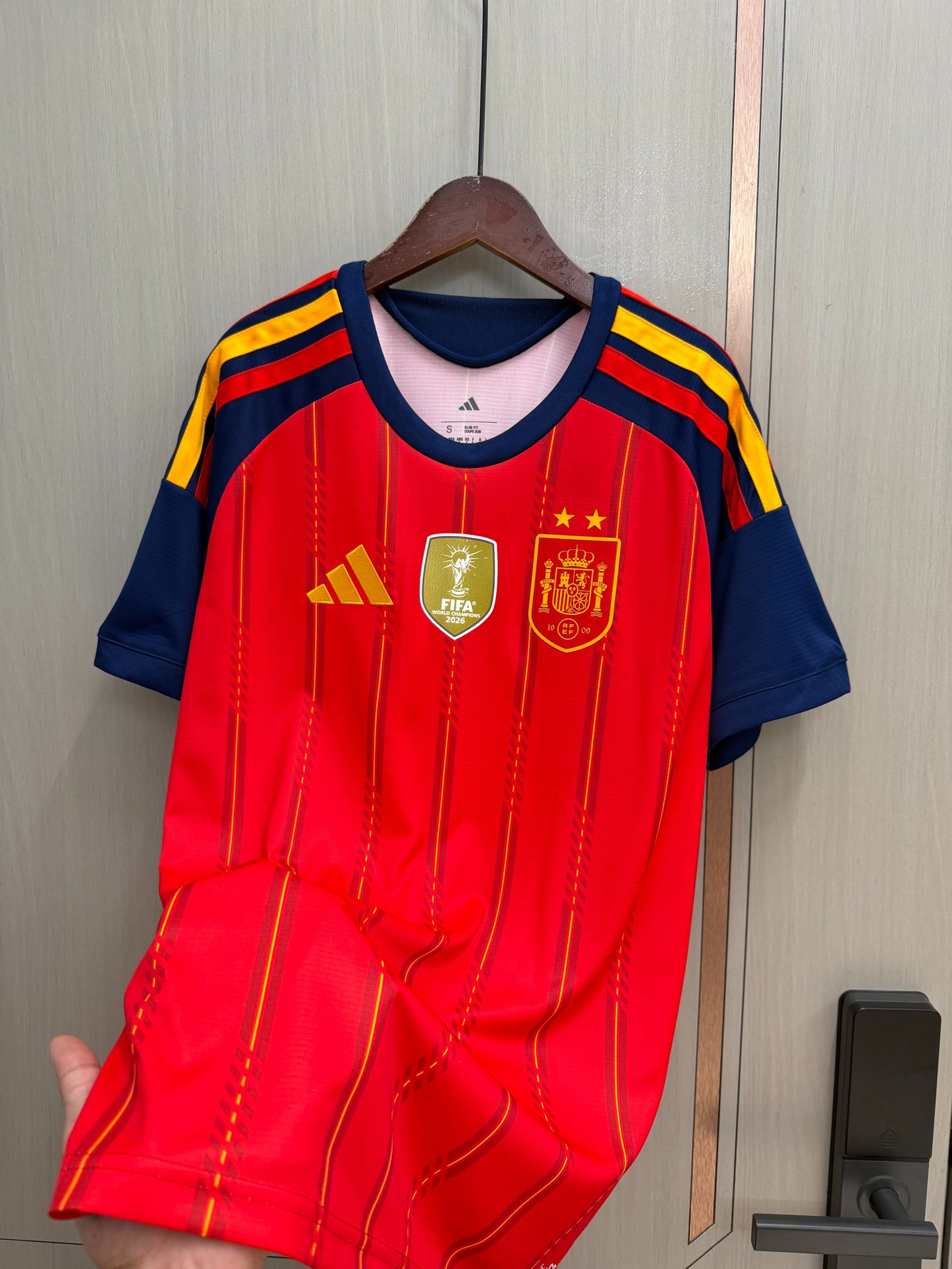 Camiseta España dos estrellas Local Mundial 2026 parche campeón (Tallas S-4XL)