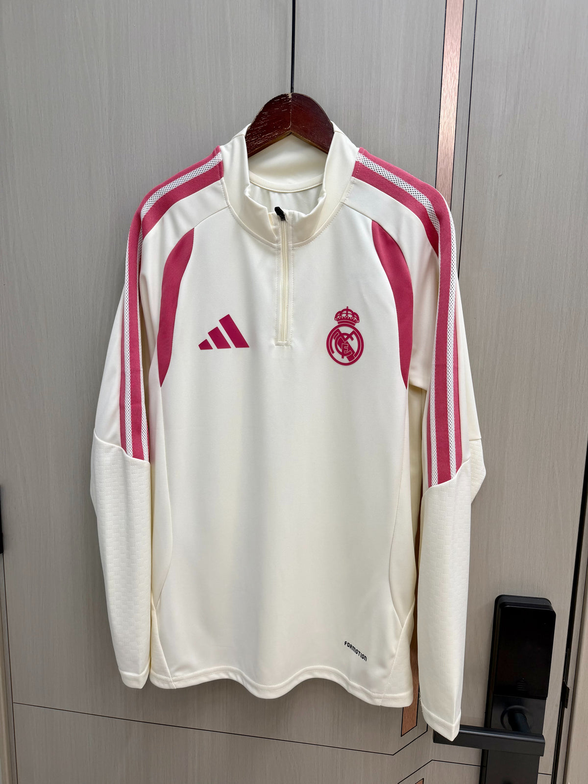 Chandal Real Madrid 26-27 blanco con rosa (tallas S-2XL)