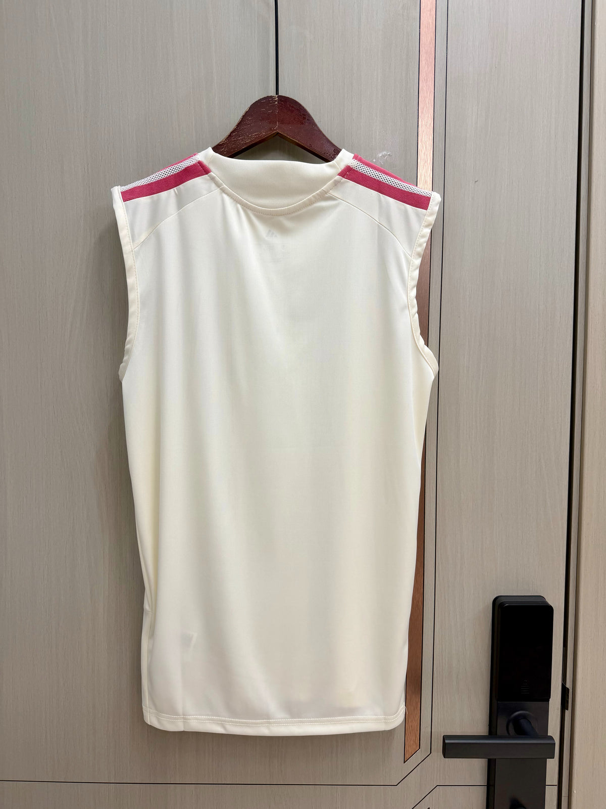 Conjunto sin mangas Real Madrid 26-27 blanco con rosa (tallas S-XXL)