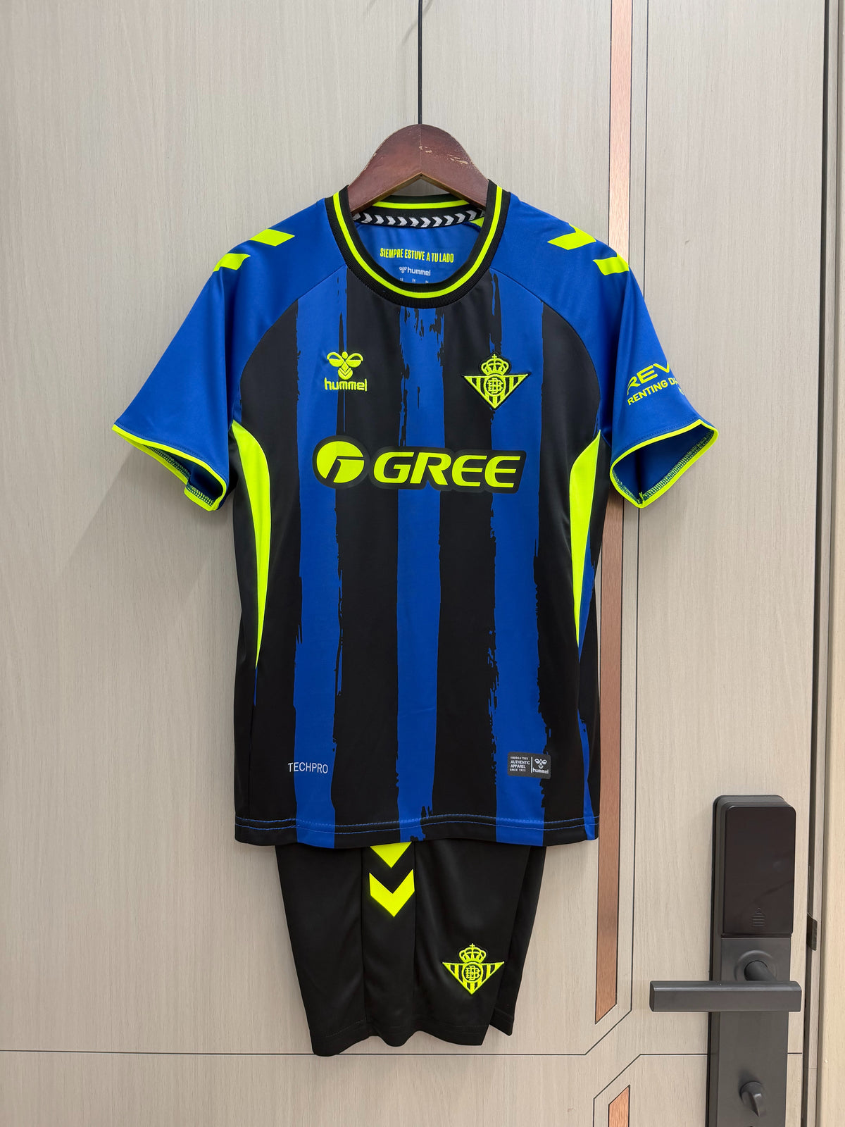 Tercera equipacion Betis 26-27