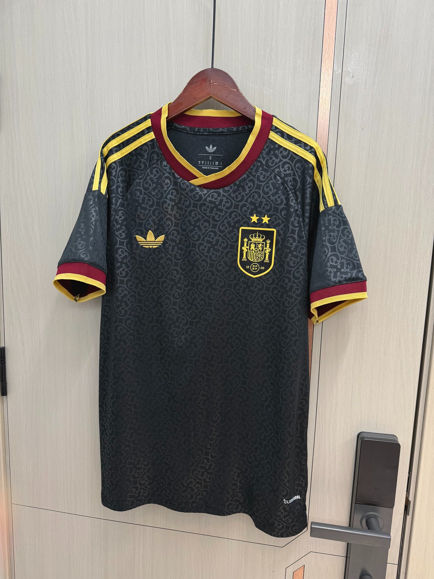 Camiseta España dos estrellas Mundial 2026 negra (solo versión fans) (tallas S-4XL)