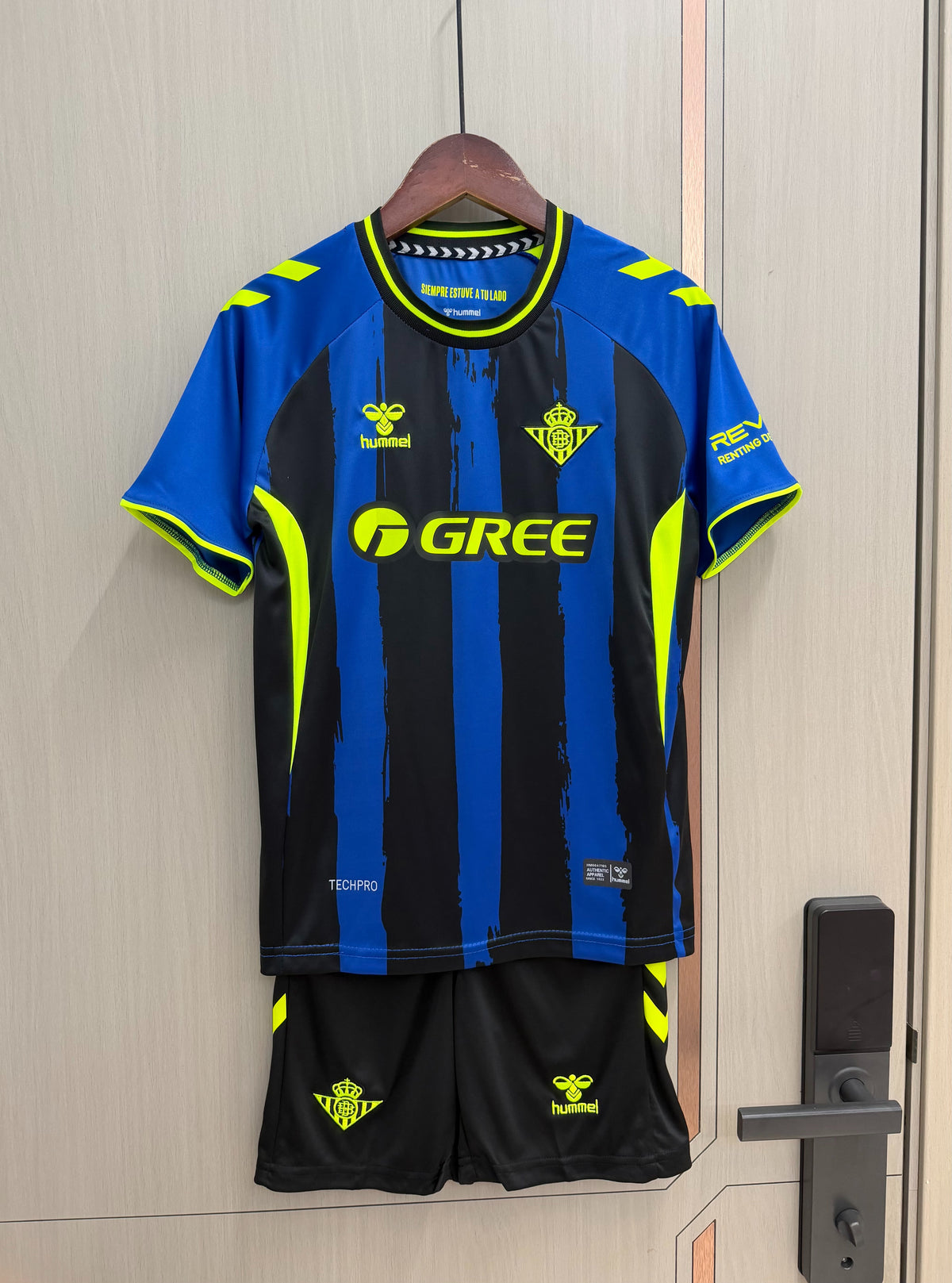 Tercera equipacion Betis 26-27