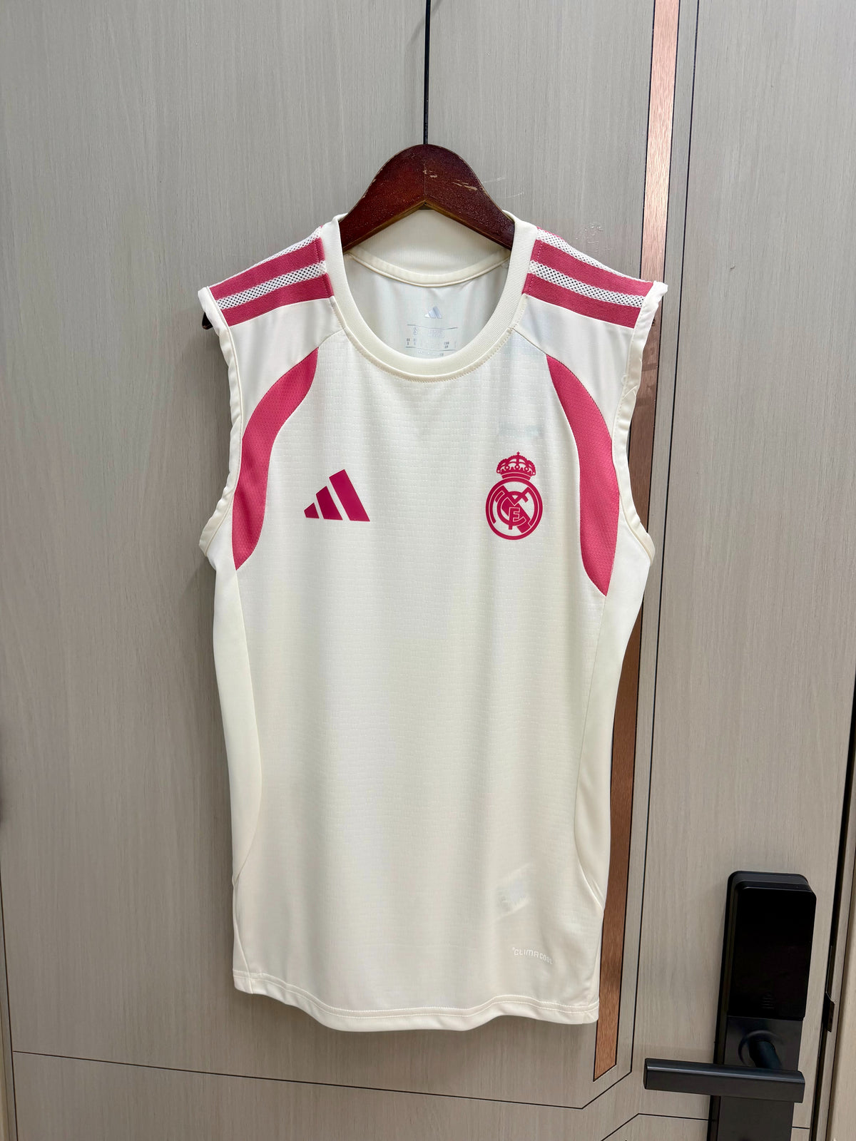 Conjunto sin mangas Real Madrid 26-27 blanco con rosa (tallas S-XXL)
