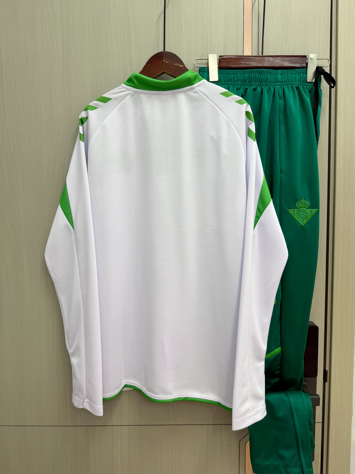 Chandal de entrenamiento Betis 26-27 (tallas S-2XL)