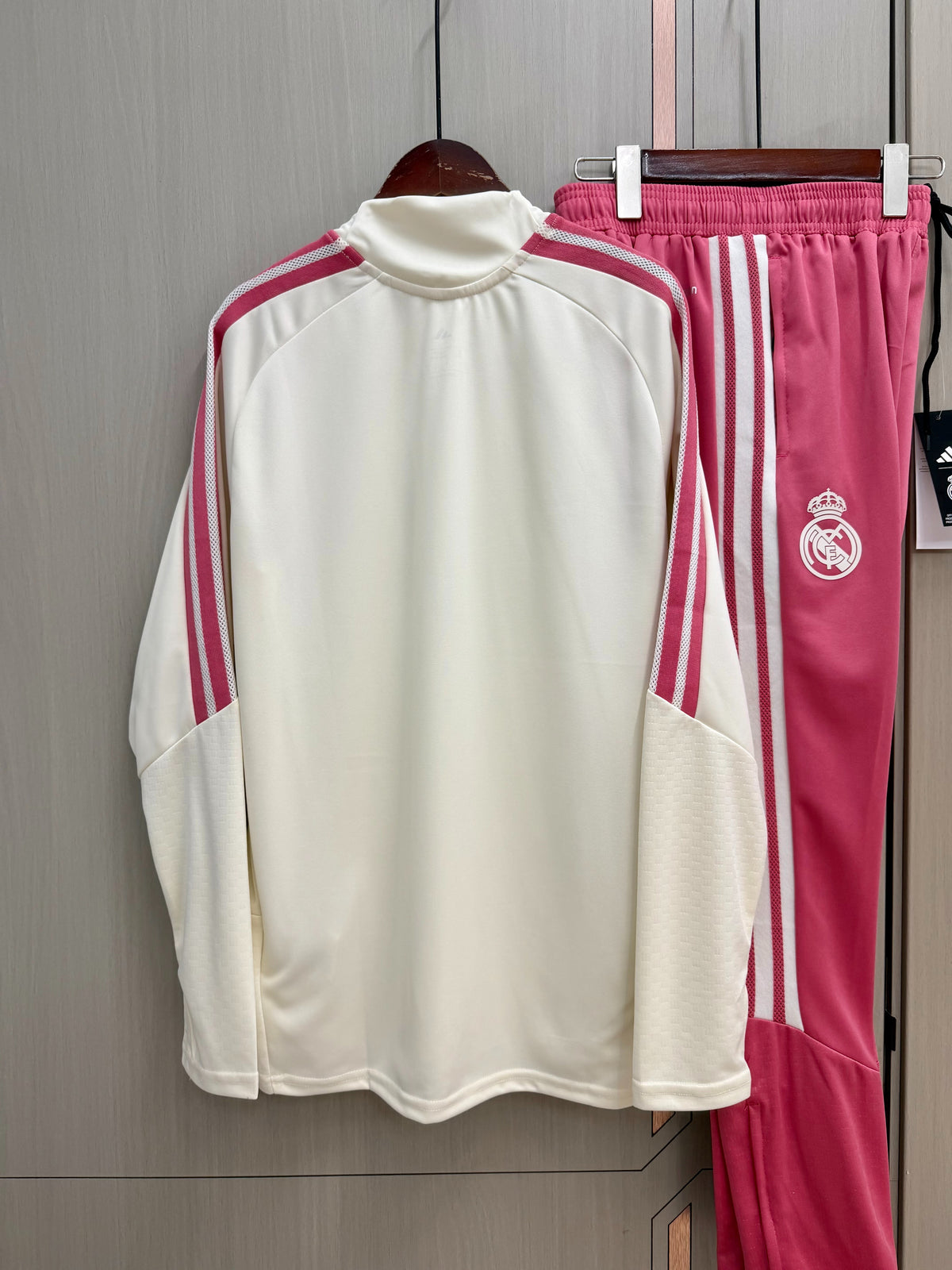 Chandal Real Madrid 26-27 blanco con rosa (tallas S-2XL)
