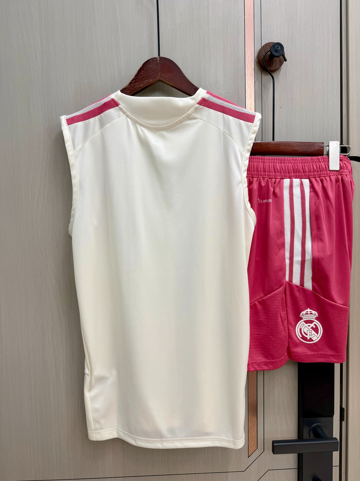 Conjunto sin mangas Real Madrid 26-27 blanco con rosa (tallas S-XXL)