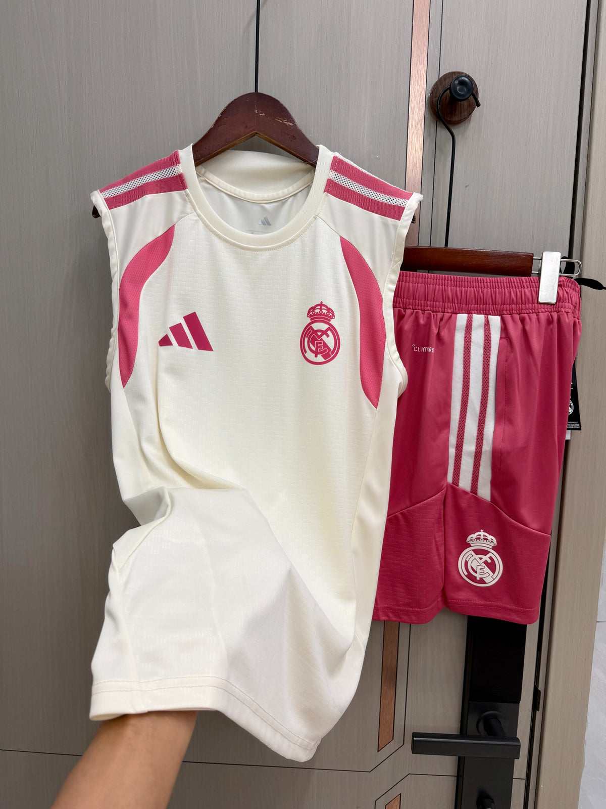 Conjunto sin mangas Real Madrid 26-27 blanco con rosa (tallas S-XXL)