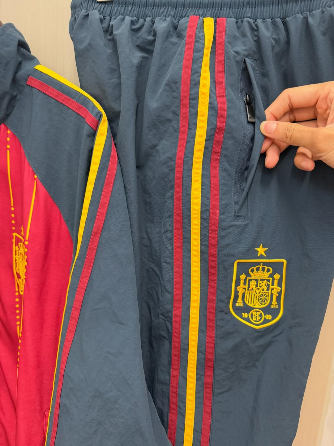 Chandal cortavientos España 2026 (solo tallas S-XXL)