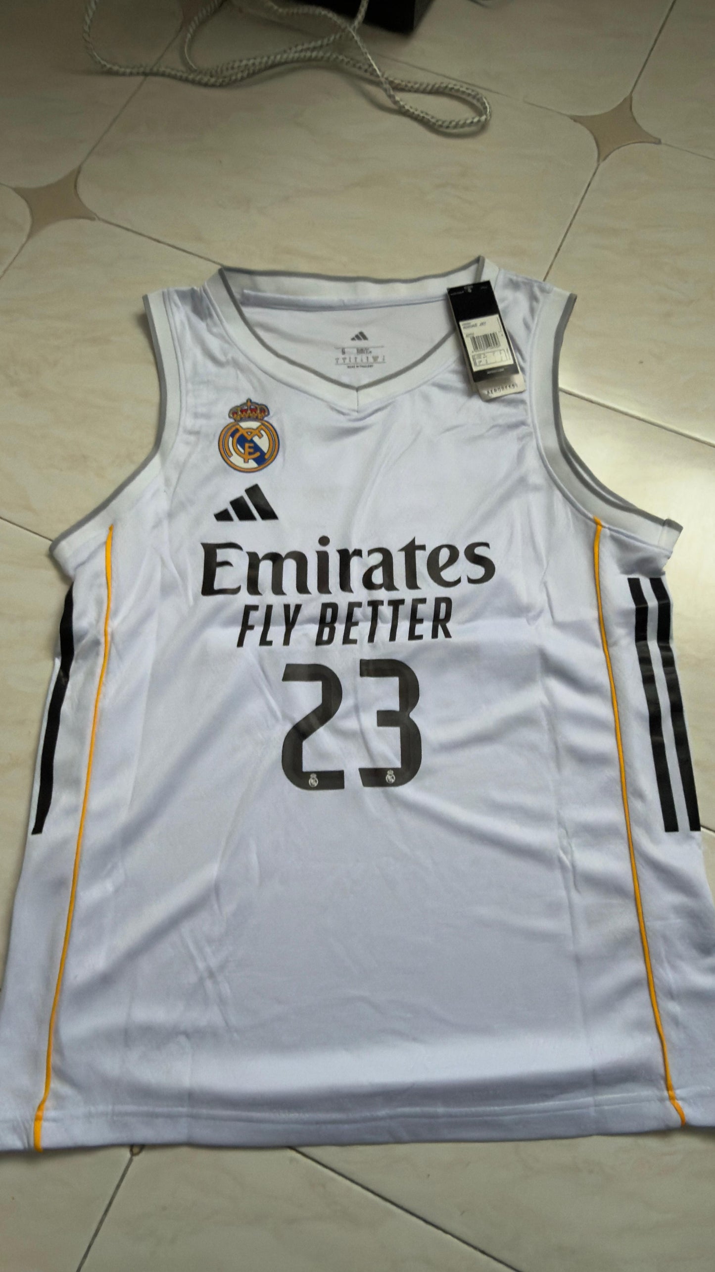 Camiseta Real Madrid baloncesto 25/26 (Solo tallas S-2XL)