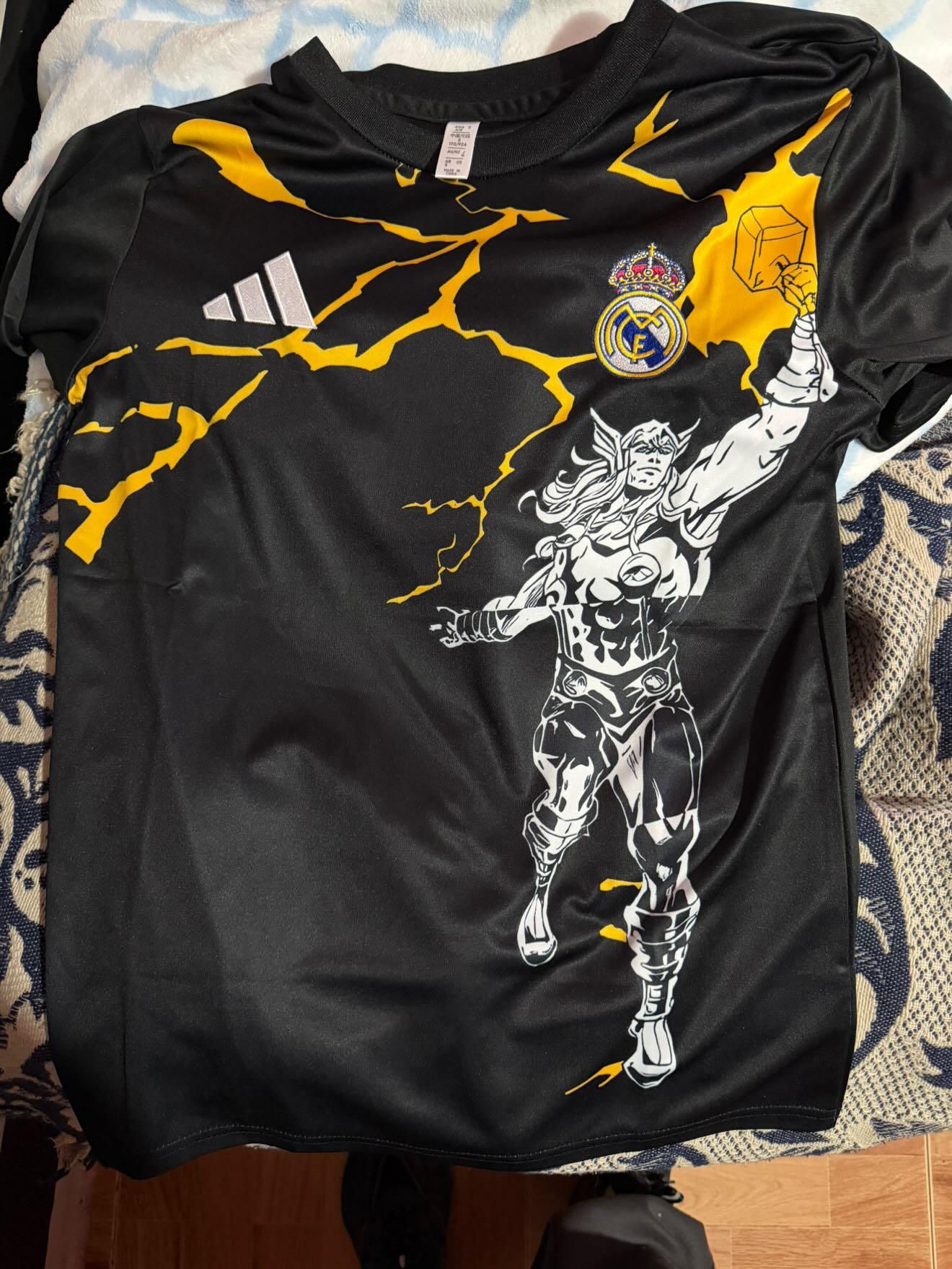 Camiseta Real Madrid especial Marvel