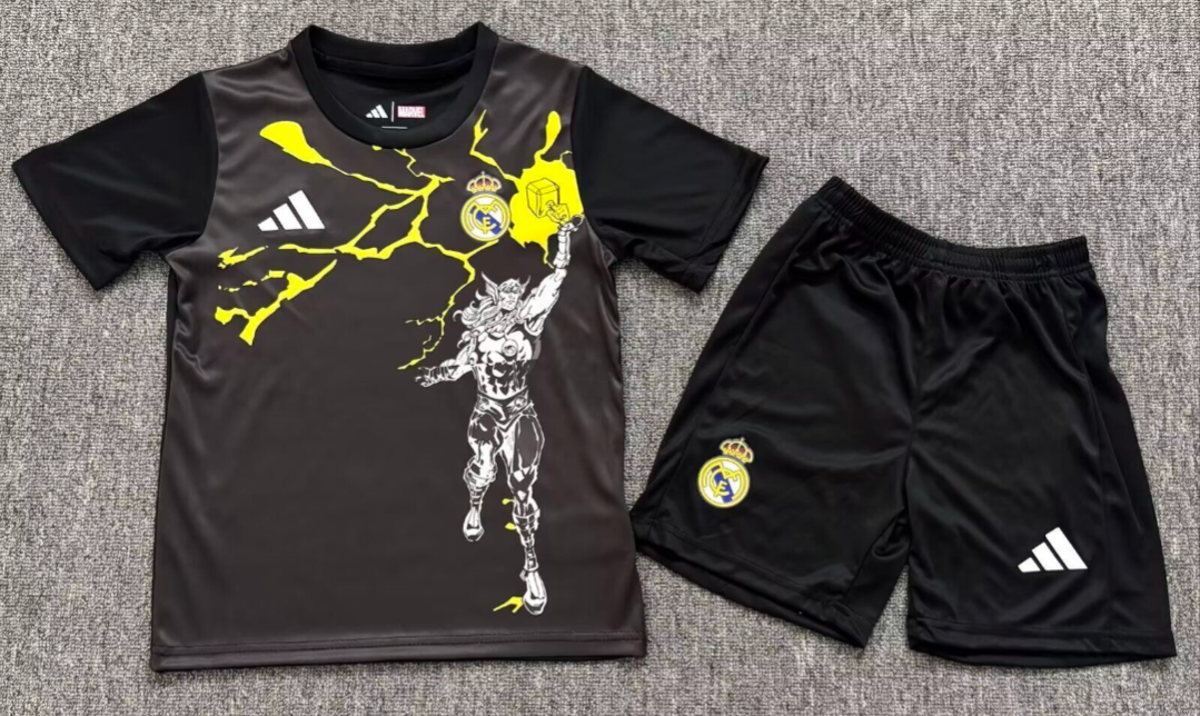 Equipacion Real Madrid especial Marvel 2