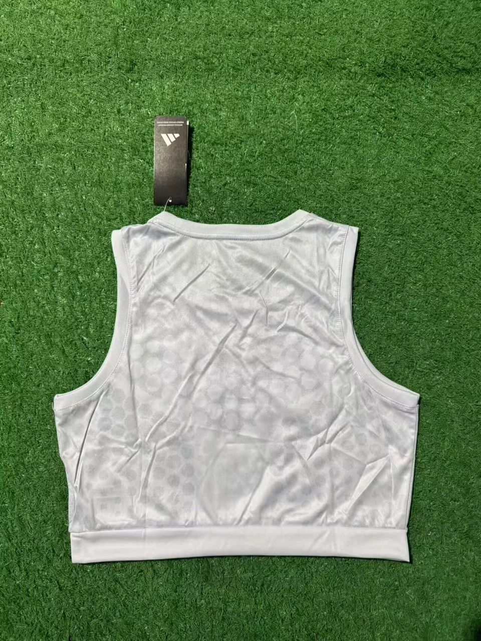 Top Mujer Real Madrid 25/26 versión jugador (tallas S-XL)