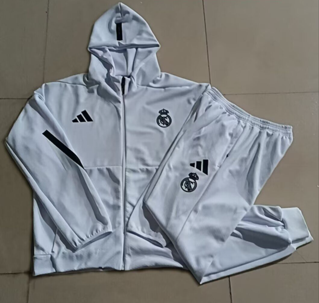 Chandal con gorro Real Madrid