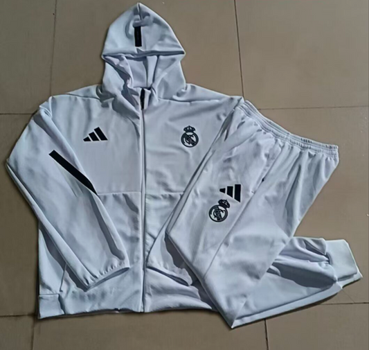 Chandal con gorro Real Madrid