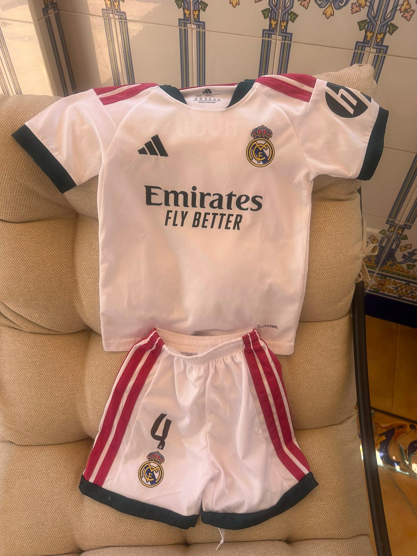 Equipacion Real Madrid 26/27 Local (tallas adultos y niños)