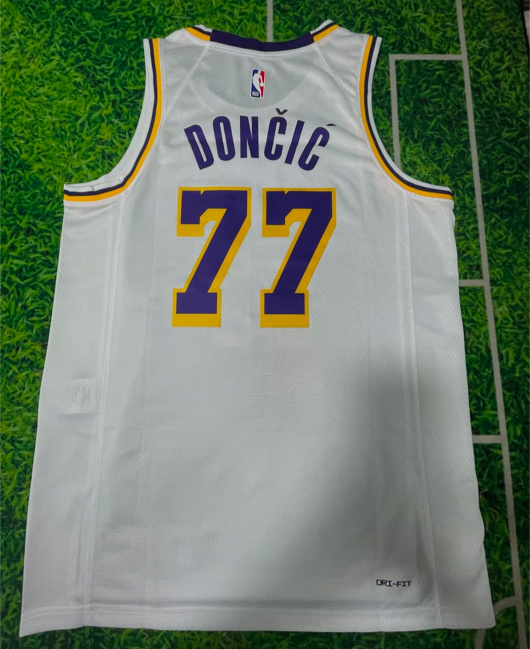 Camiseta Lakers Doncic
