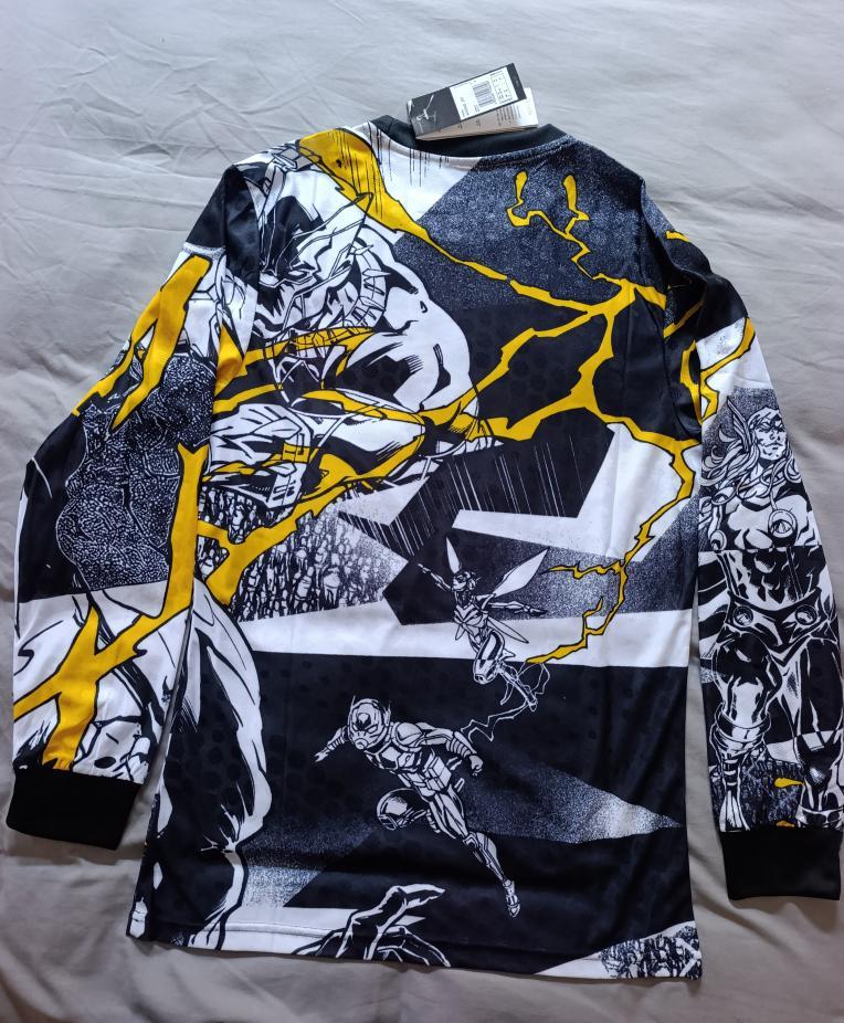 Camiseta de manga larga Real Madrid especial Marvel