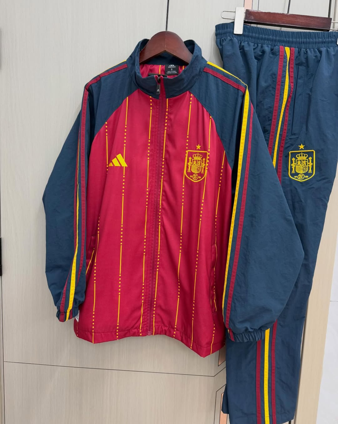 Chandal cortavientos España 2026 (solo tallas S-XXL)