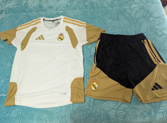 Equipacion Real Madrid especial oro