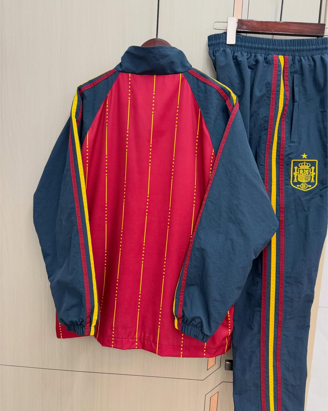 Chandal cortavientos España 2026 (solo tallas S-XXL)