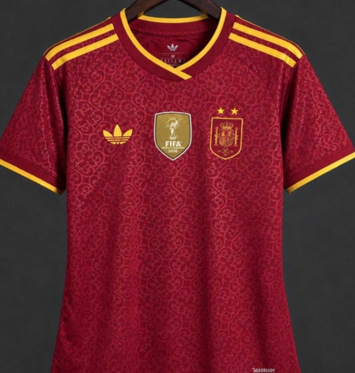 Camiseta España dos estrellas +parche campeón Mundial 2026 granate (solo versión fans)  (tallas S-4XL)