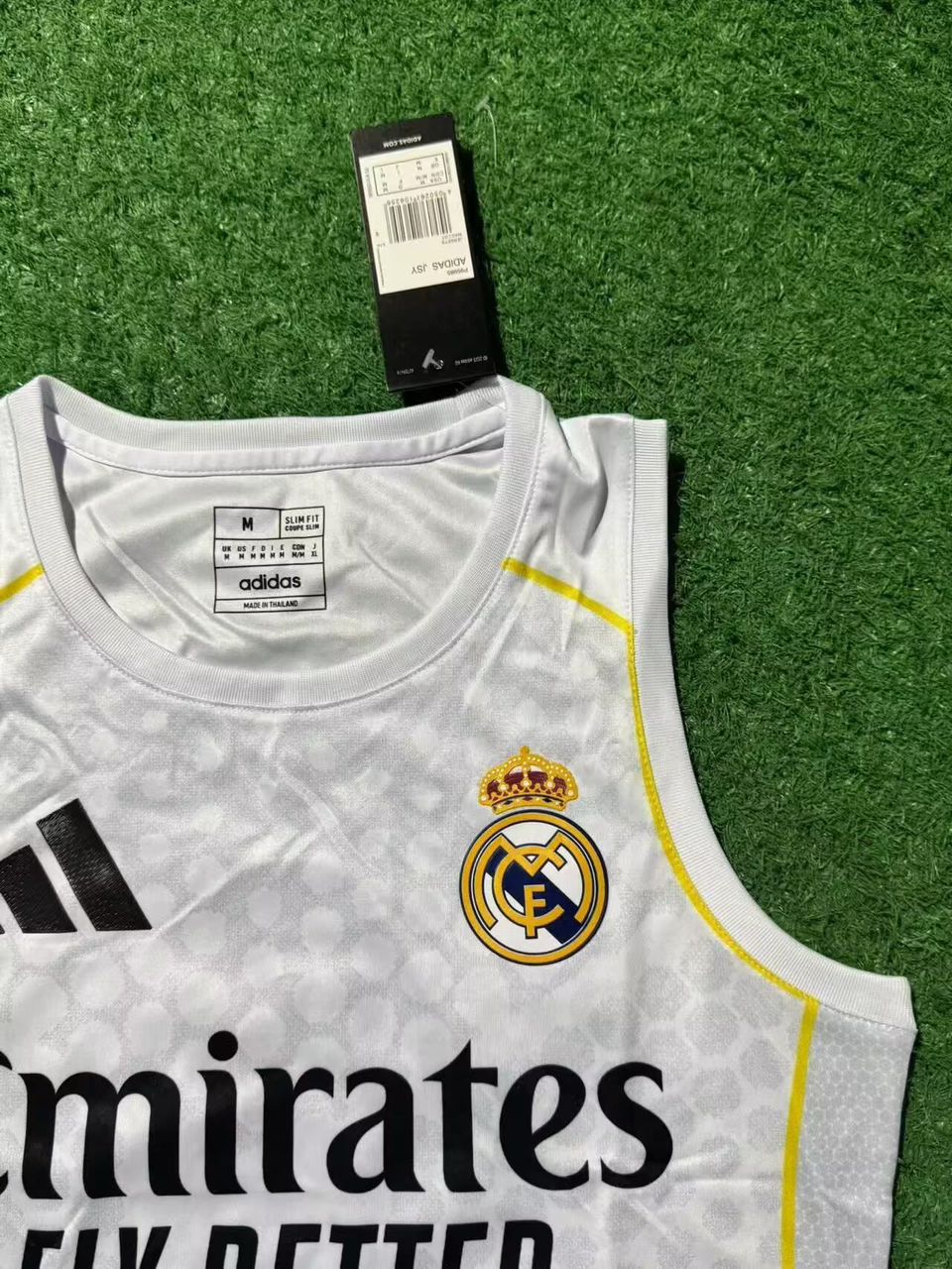 Top Mujer Real Madrid 25/26 versión jugador (tallas S-XL)